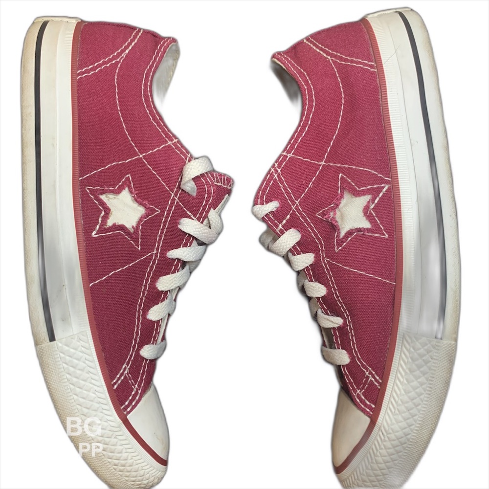 Size 8 women Maroon converse all star